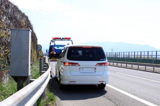 高速道路の故障車