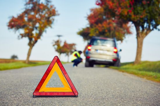 事故で停車している車