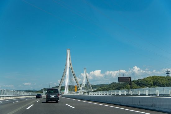 高速道路の追越車線以外を走行する車