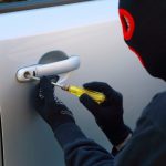 車上荒らしで保険金は降りる?車上荒らしへの対策方法も紹介