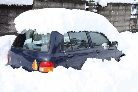 車に積もった雪