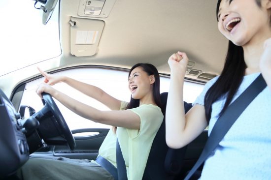 女性の運転手