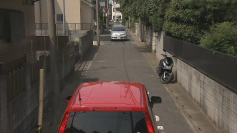 前向き駐車する時 出る時のコツ そもそも何で前向きに駐車させるの 自動車保険ガイド