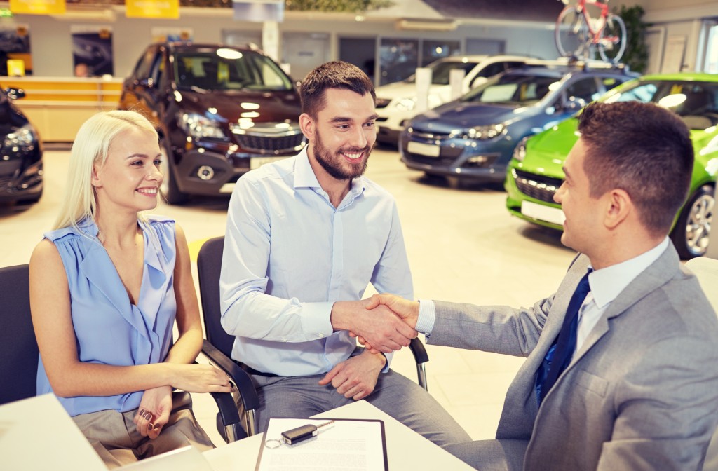 自動車保険をディーラー経由で申し込むと高いがメリットもある 自動車保険ガイド