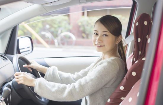 車と女性